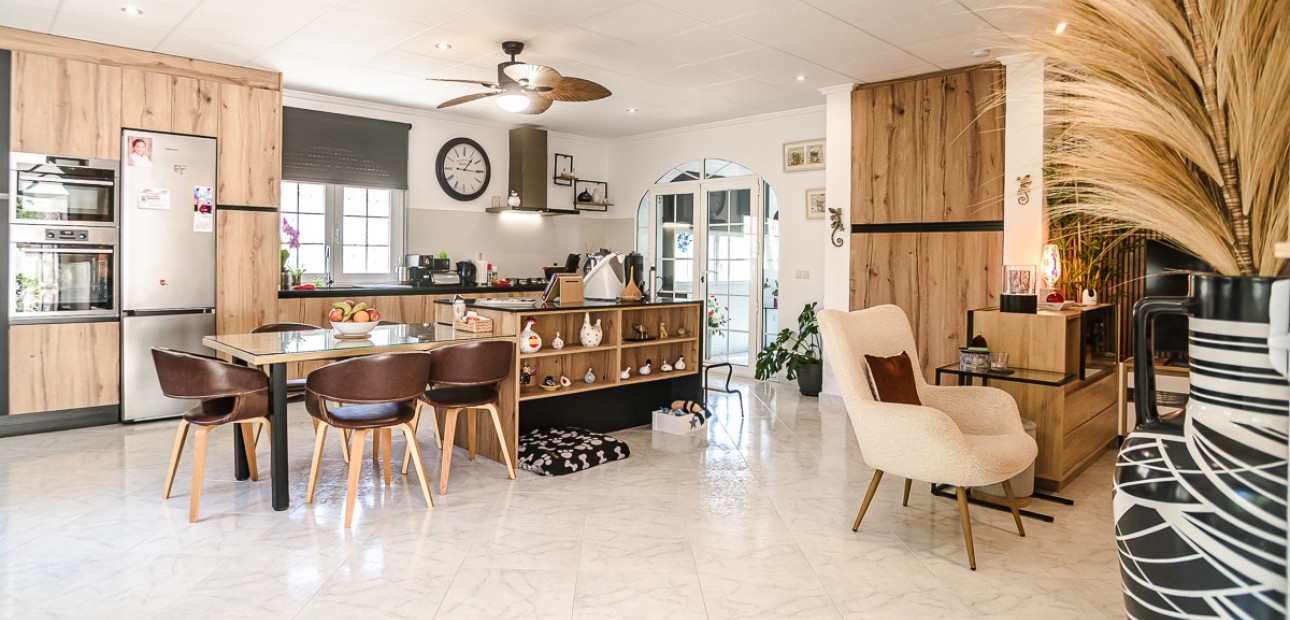 Herverkoop - House -
La Marina