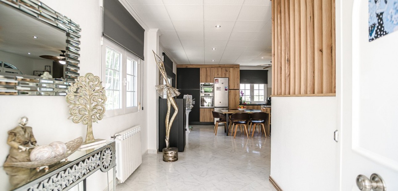 Herverkoop - House -
La Marina