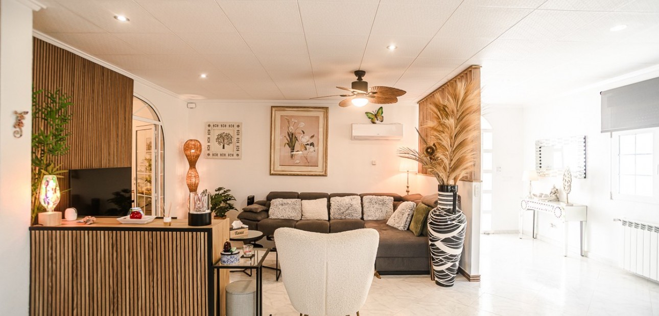 Herverkoop - House -
La Marina