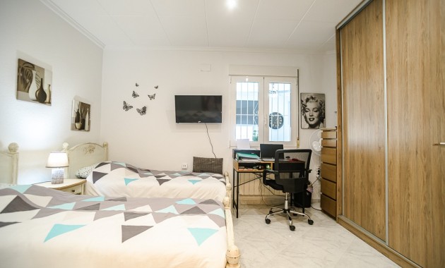 Herverkoop - House -
La Marina