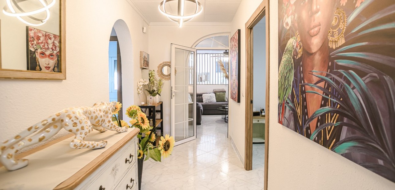 Herverkoop - House -
La Marina