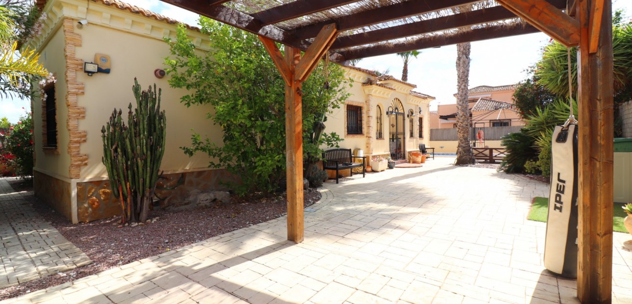 Venta - Detached Villa -
Formentera del Segura - Fincas de La Vega