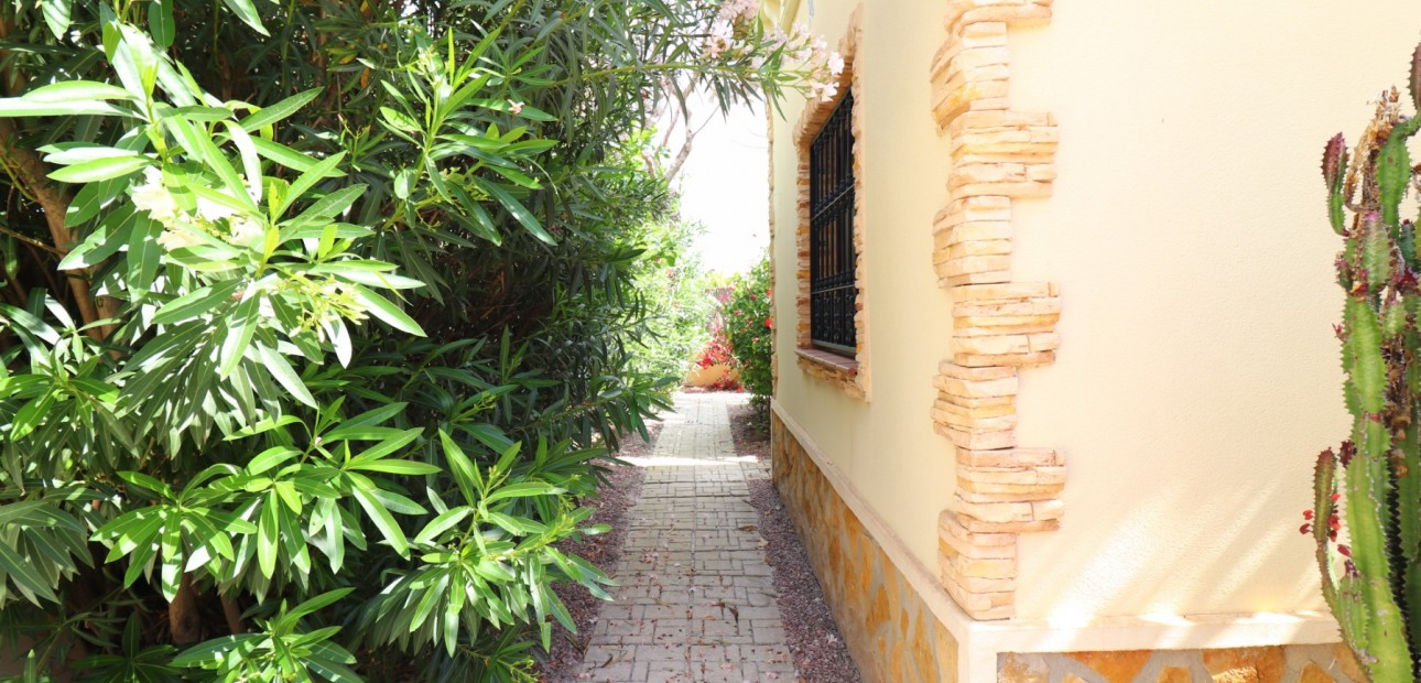 Venta - Detached Villa -
Formentera del Segura - Fincas de La Vega