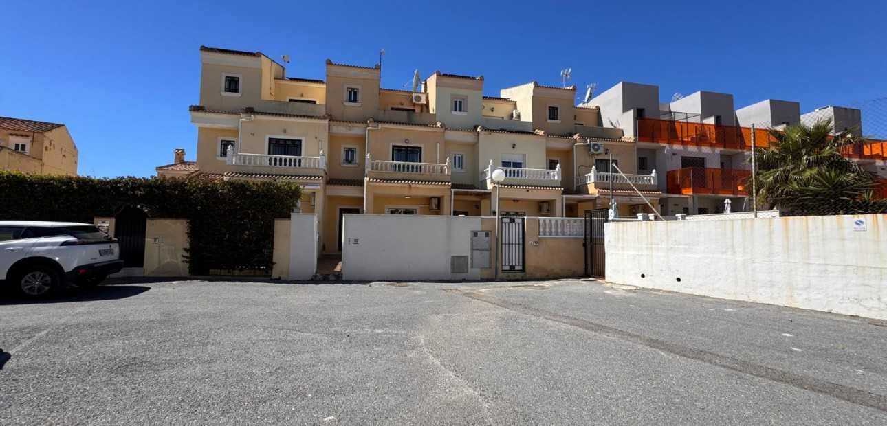 Venta - Adosado -
Orihuela Costa - Lomas de Don Juan
