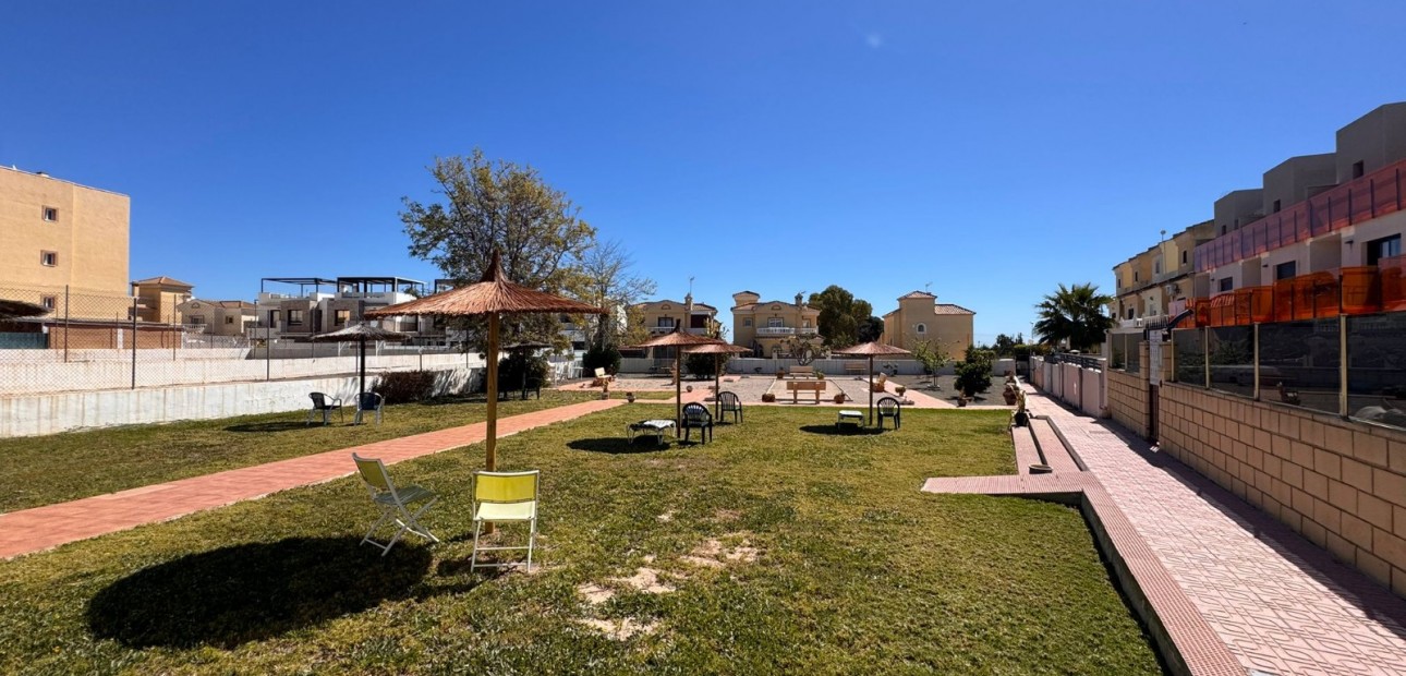 Venta - Adosado -
Orihuela Costa - Lomas de Don Juan