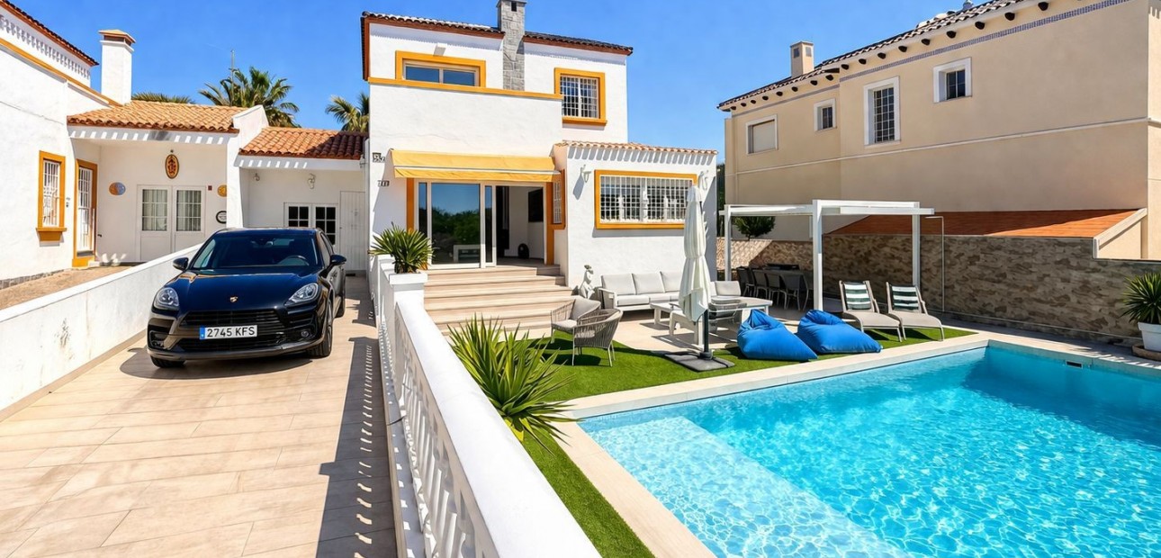 Sale - Detached Villa -
Orihuela Costa - Los Dolses