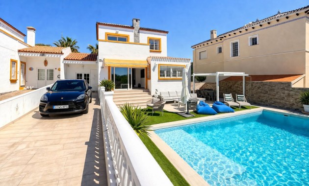 Sale - Detached Villa -
Orihuela Costa - Los Dolses