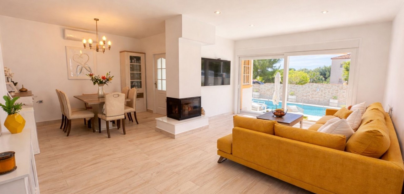 Sale - Detached Villa -
Orihuela Costa - Los Dolses