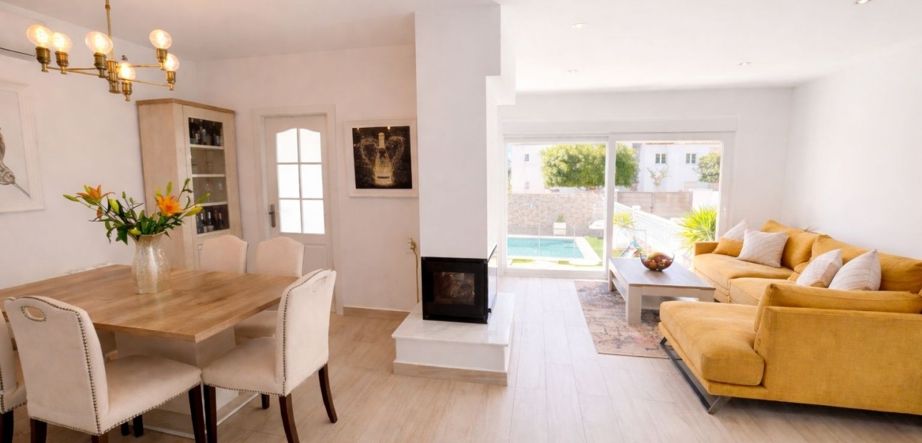 Sale - Detached Villa -
Orihuela Costa - Los Dolses