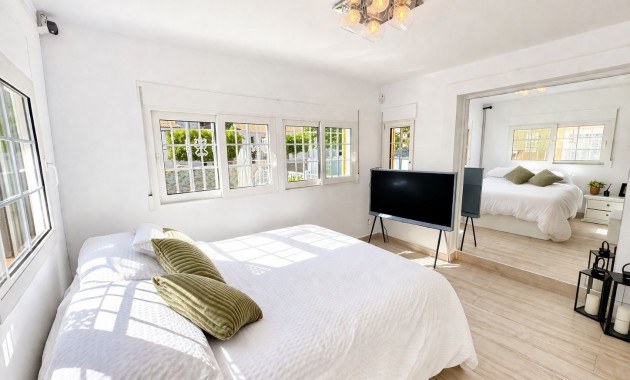 Sale - Detached Villa -
Orihuela Costa - Los Dolses