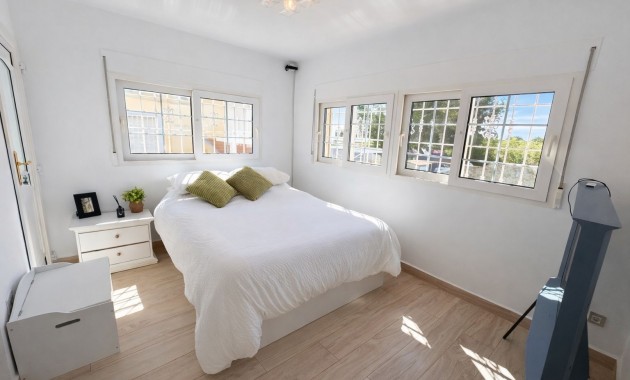 Sale - Detached Villa -
Orihuela Costa - Los Dolses
