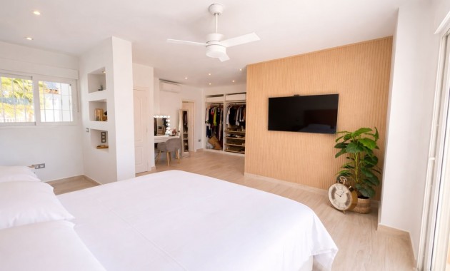 Sale - Detached Villa -
Orihuela Costa - Los Dolses