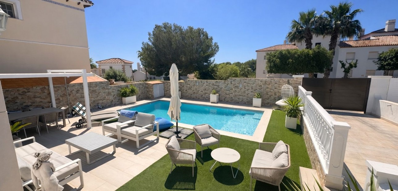 Sale - Detached Villa -
Orihuela Costa - Los Dolses