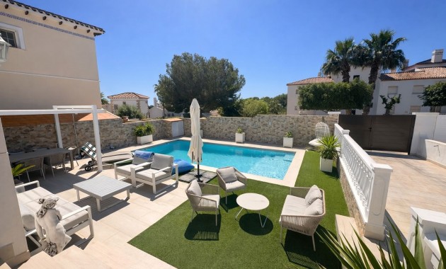 Sale - Detached Villa -
Orihuela Costa - Los Dolses