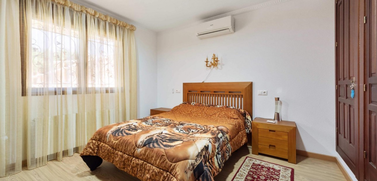 Venta - Villa -
Orihuela Costa - Campoamor