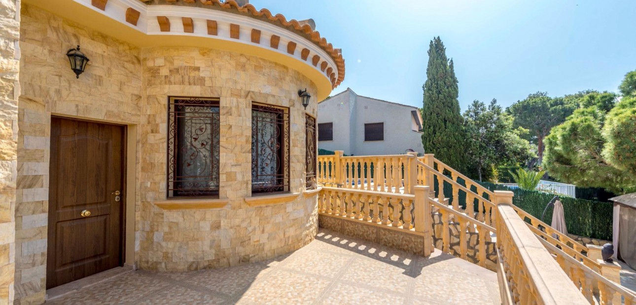 Venta - Villa -
Orihuela Costa - Campoamor