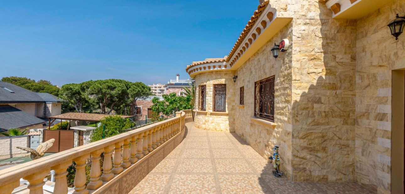 Venta - Villa -
Orihuela Costa - Campoamor