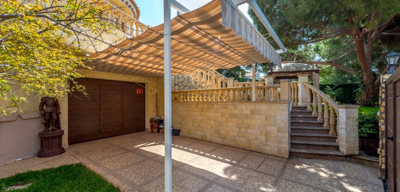 Venta - Villa -
Orihuela Costa - Campoamor