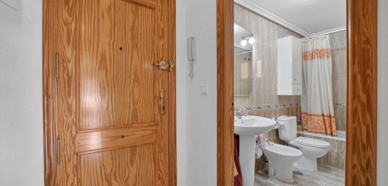 Venta - Apartamento / piso -
Torrevieja - Playa Los Locos
