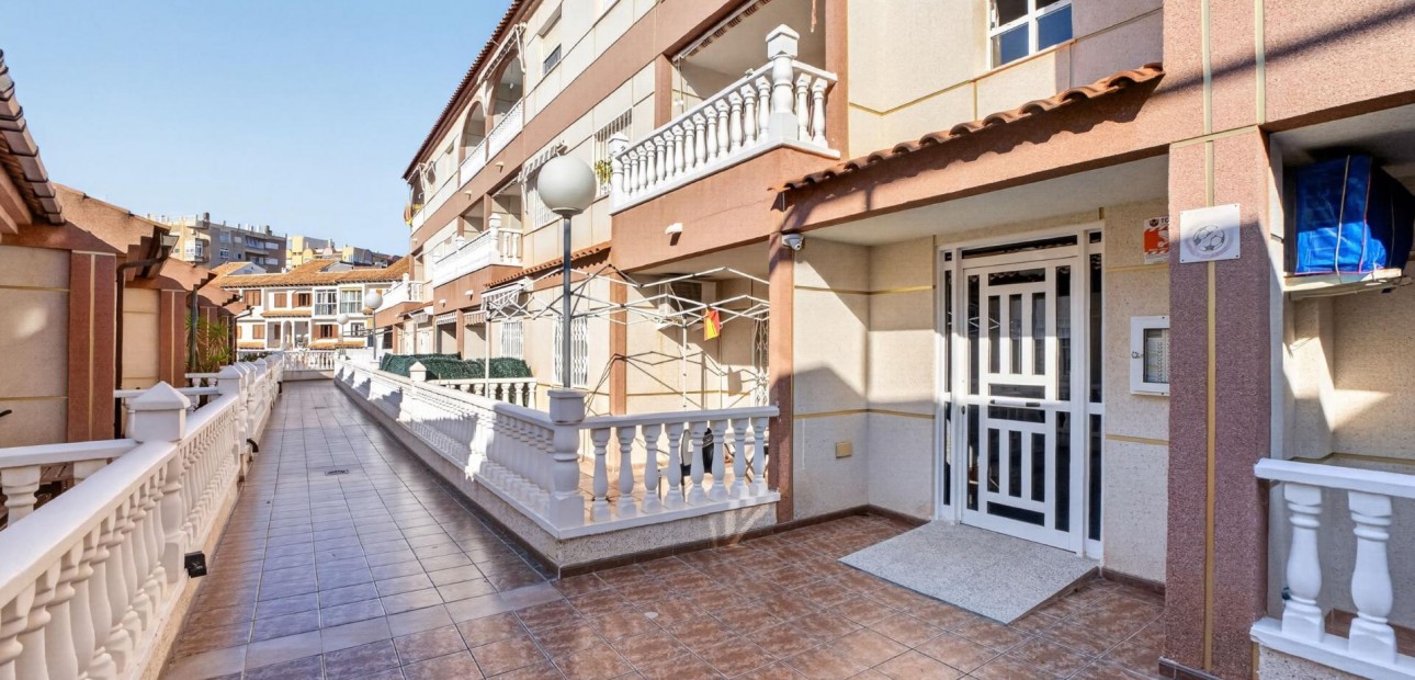 Venta - Apartamento / piso -
Torrevieja - Playa Los Locos