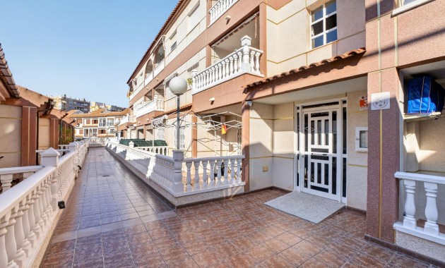 Venta - Apartamento / piso -
Torrevieja - Playa Los Locos