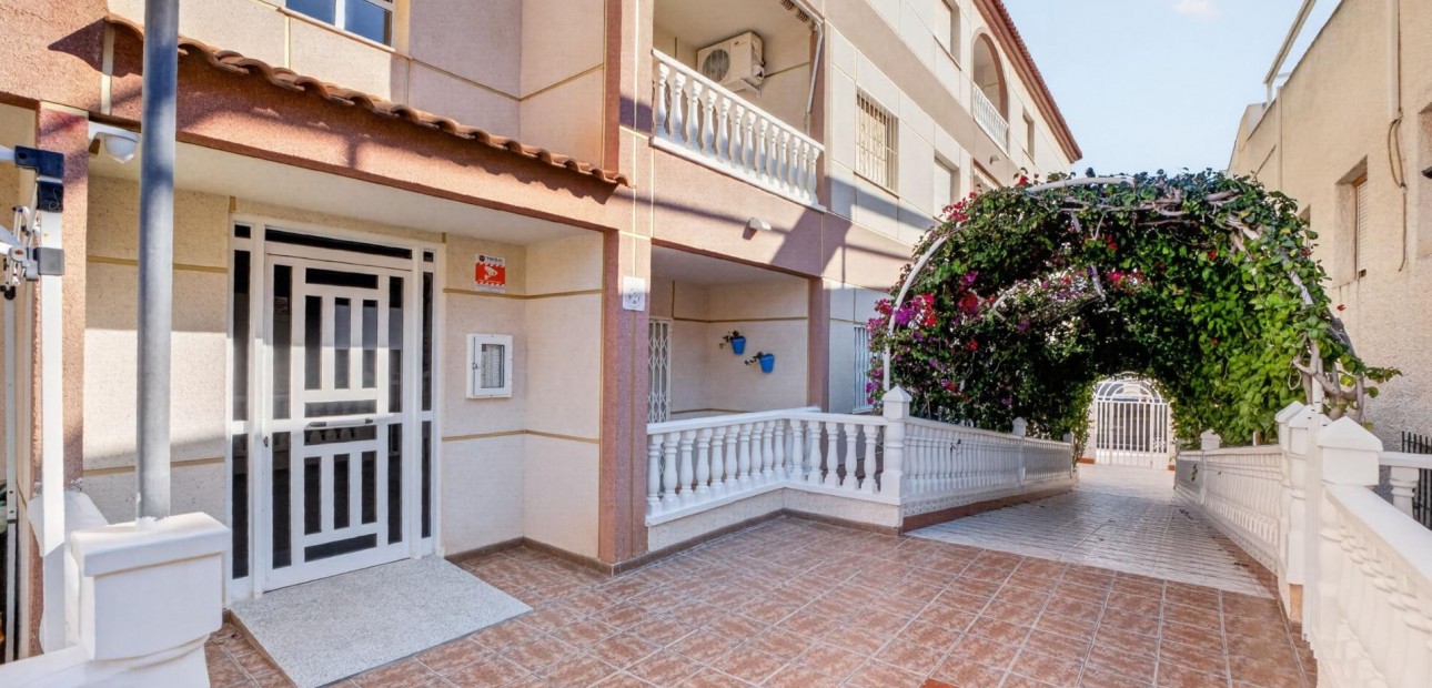 Venta - Apartamento / piso -
Torrevieja - Playa Los Locos