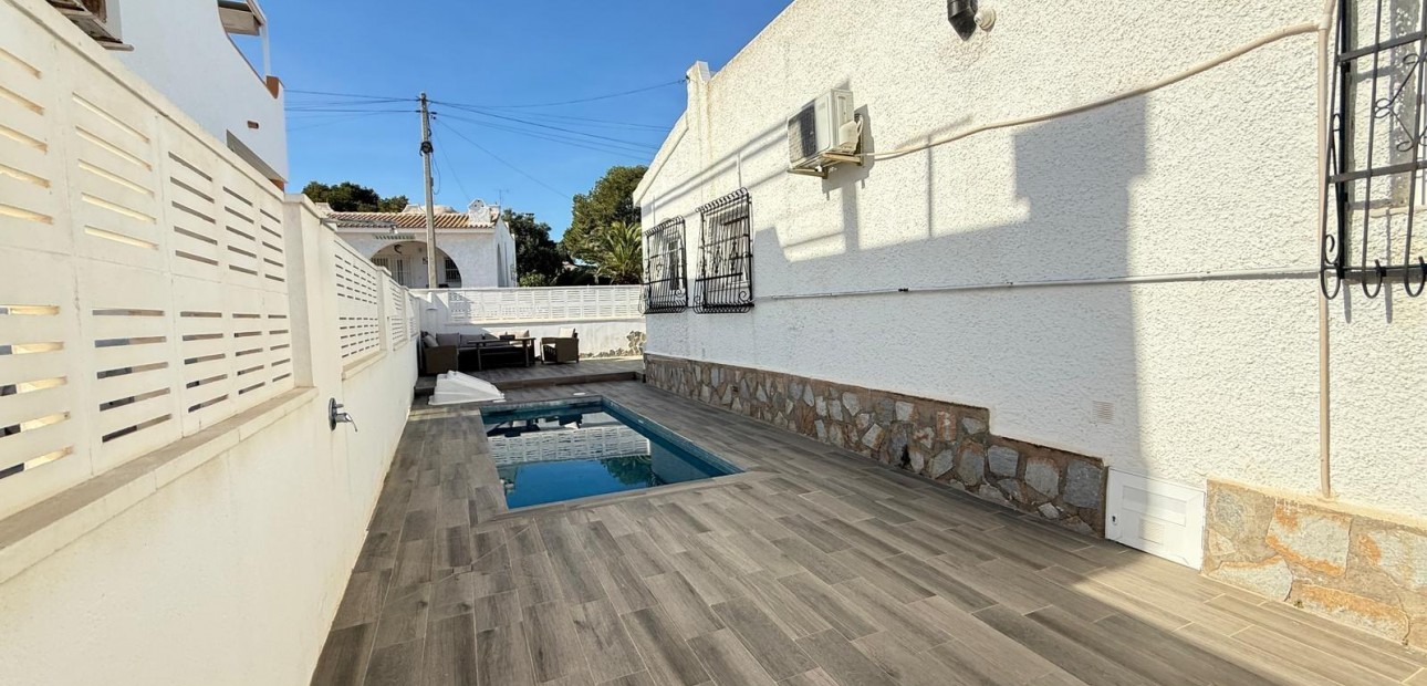 Venta - Villa -
Orihuela Costa - Las Filipinas