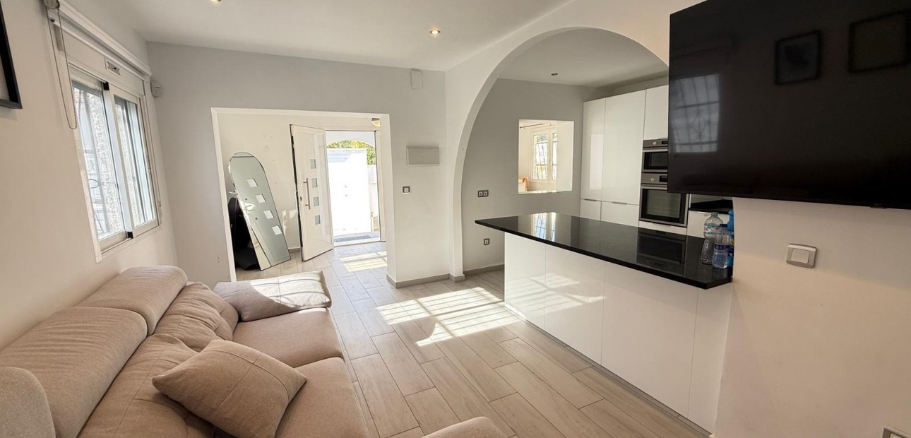 Venta - Villa -
Orihuela Costa - Las Filipinas