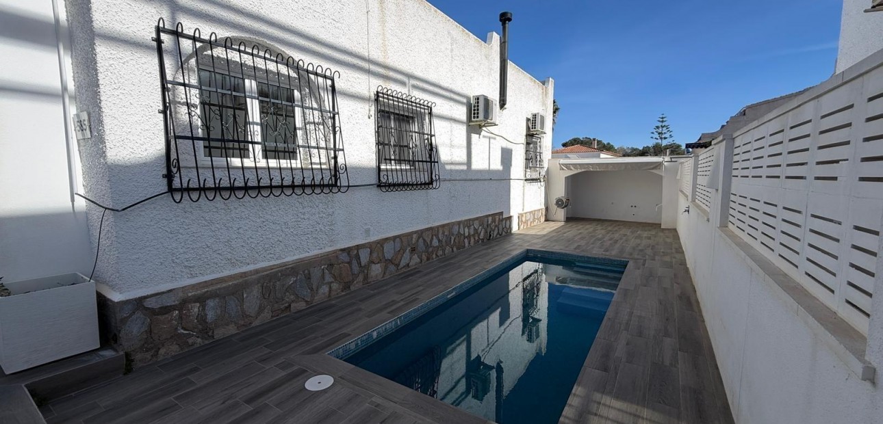 Venta - Villa -
Orihuela Costa - Las Filipinas