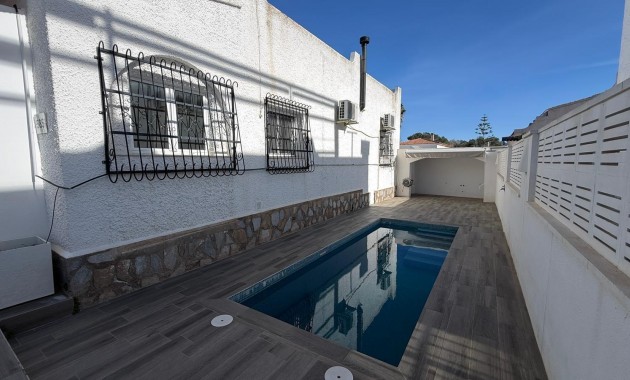 Venta - Villa -
Orihuela Costa - Las Filipinas