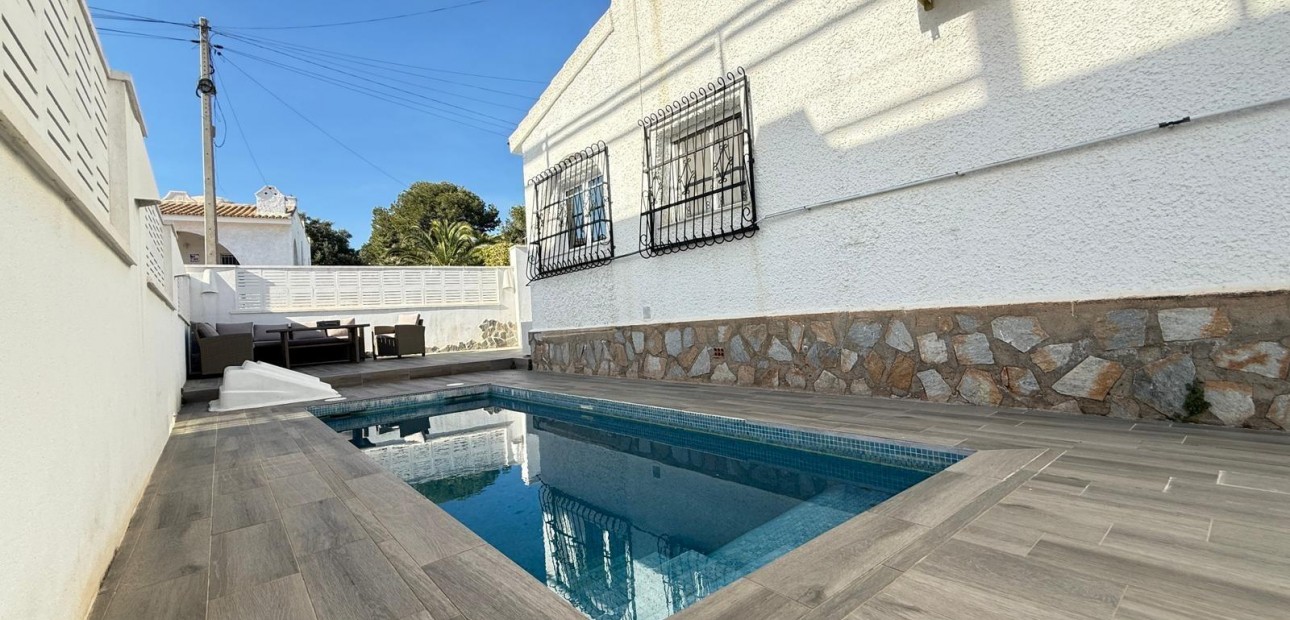 Venta - Villa -
Orihuela Costa - Las Filipinas