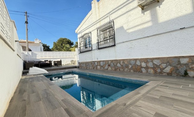 Venta - Villa -
Orihuela Costa - Las Filipinas