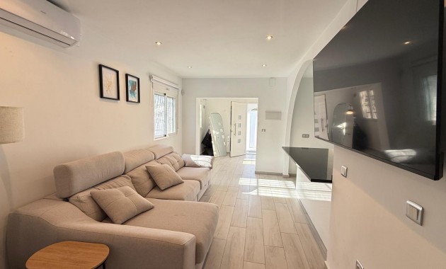 Venta - Villa -
Orihuela Costa - Las Filipinas