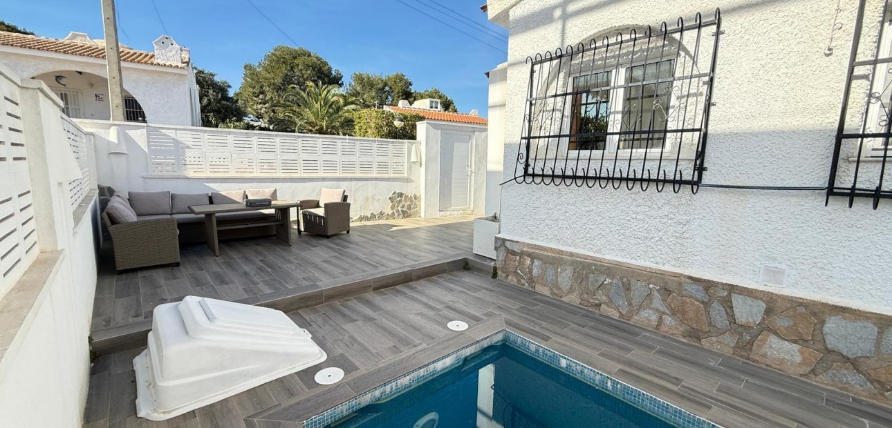 Venta - Villa -
Orihuela Costa - Las Filipinas