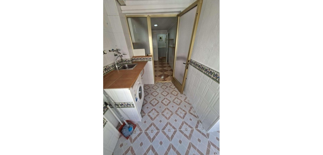 Venta - Apartamento / piso -
Torrevieja - Estacion de autobuses