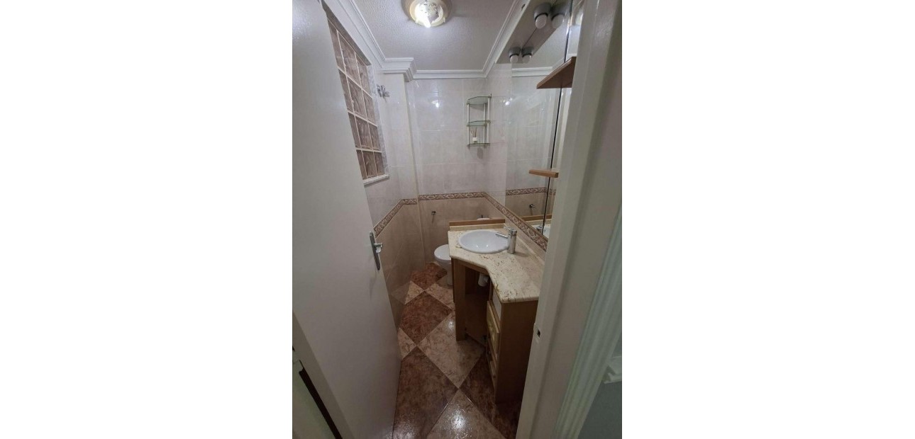 Venta - Apartamento / piso -
Torrevieja - Estacion de autobuses