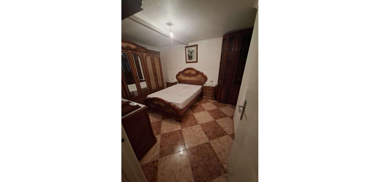 Venta - Apartamento / piso -
Torrevieja - Estacion de autobuses