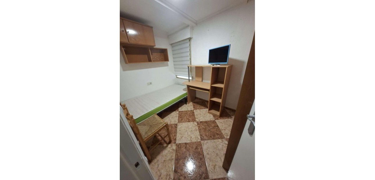 Venta - Apartamento / piso -
Torrevieja - Estacion de autobuses