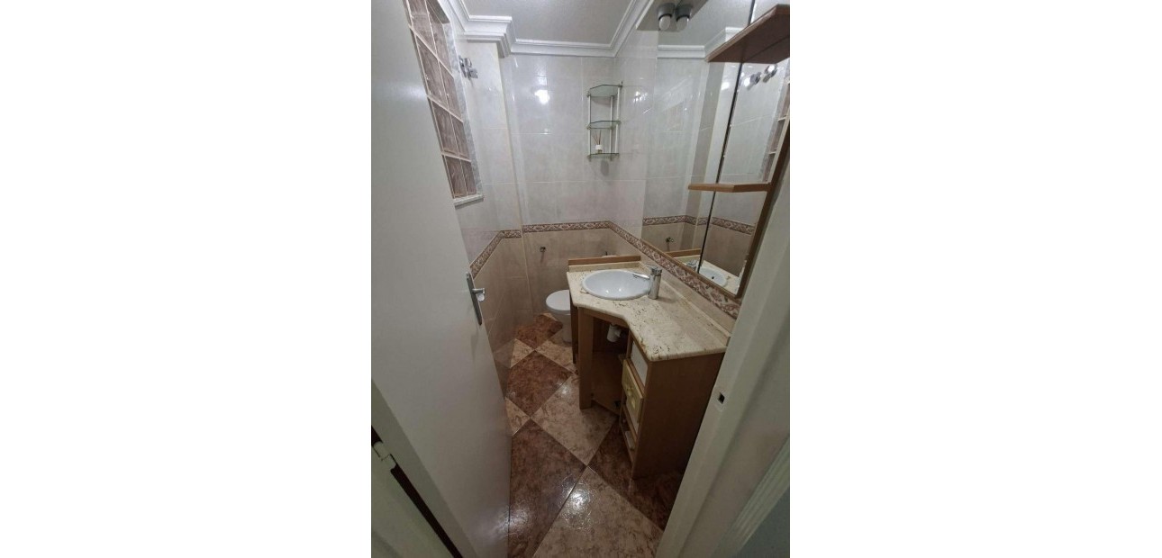 Venta - Apartamento / piso -
Torrevieja - Estacion de autobuses