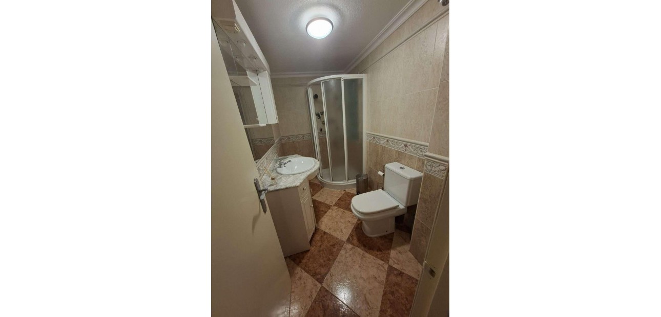 Venta - Apartamento / piso -
Torrevieja - Estacion de autobuses