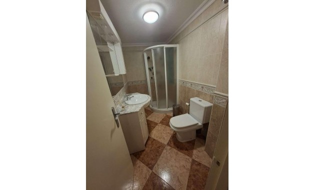Venta - Apartamento / piso -
Torrevieja - Estacion de autobuses