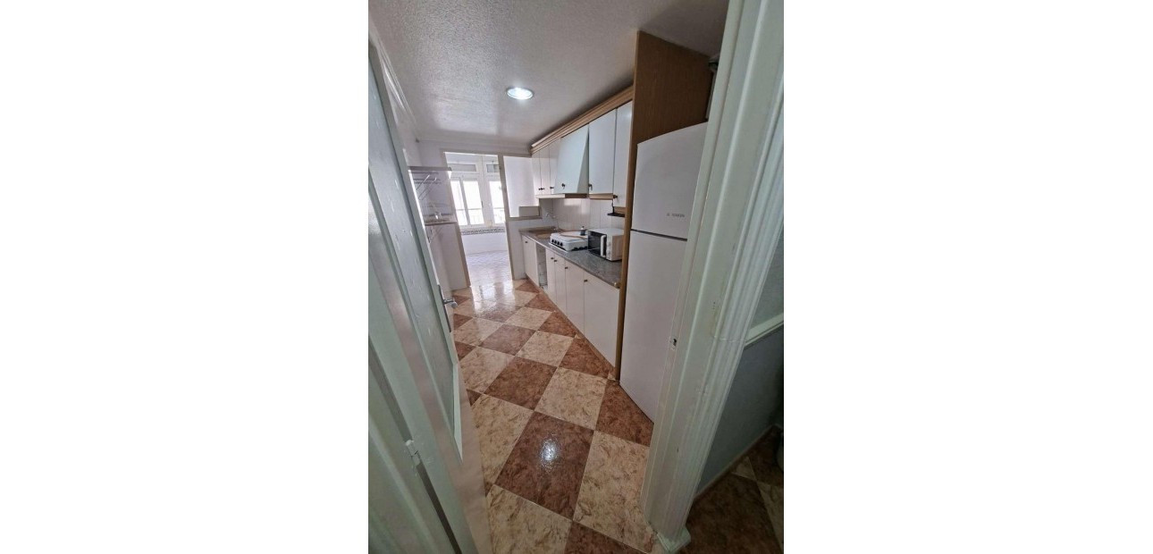 Venta - Apartamento / piso -
Torrevieja - Estacion de autobuses