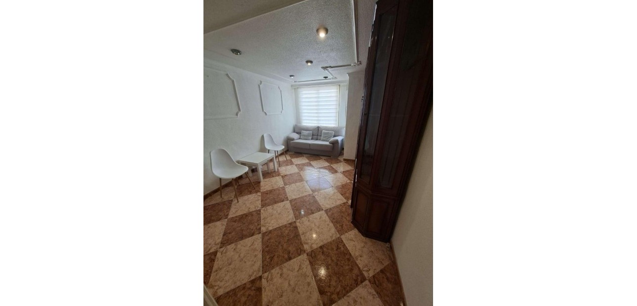 Venta - Apartamento / piso -
Torrevieja - Estacion de autobuses