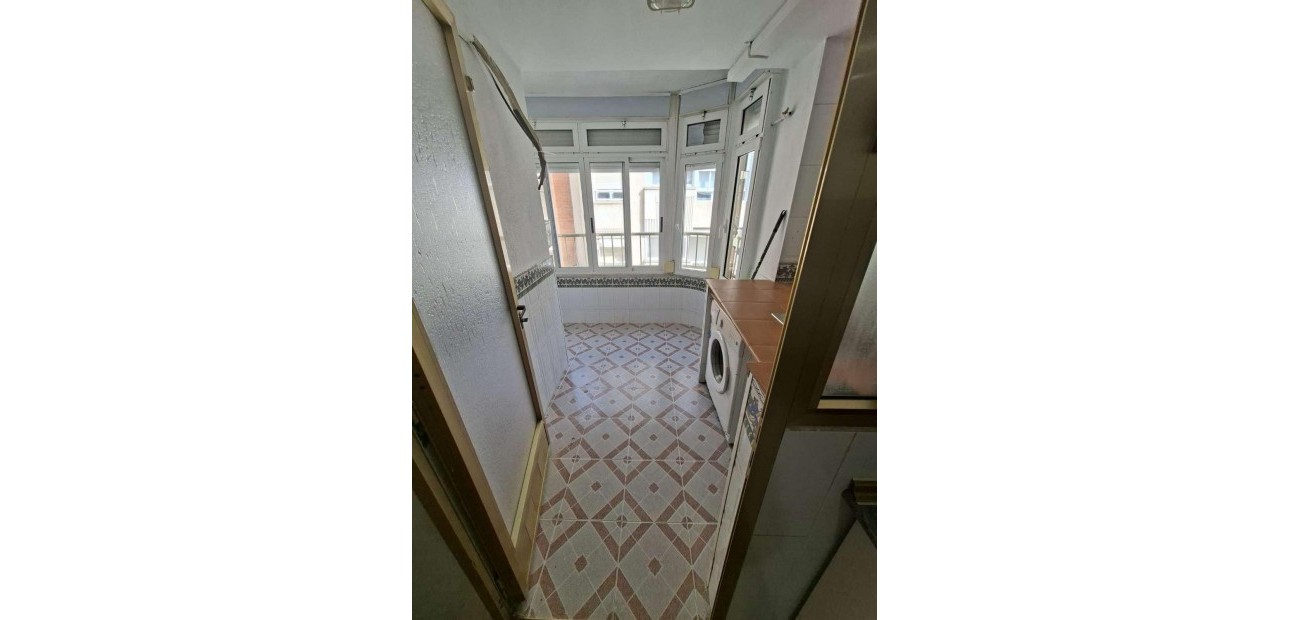 Venta - Apartamento / piso -
Torrevieja - Estacion de autobuses