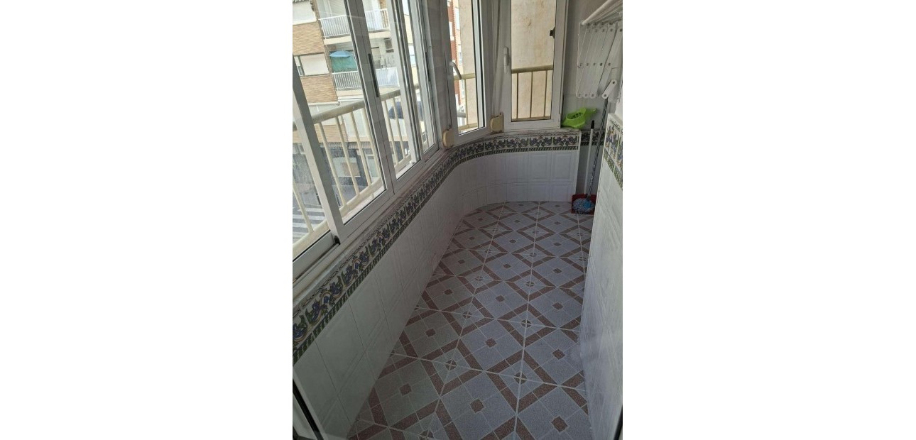 Venta - Apartamento / piso -
Torrevieja - Estacion de autobuses