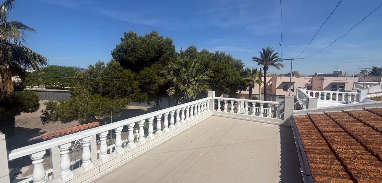 Venta - Terraced house -
Torrevieja - La Siesta - El Salado - Torreta
