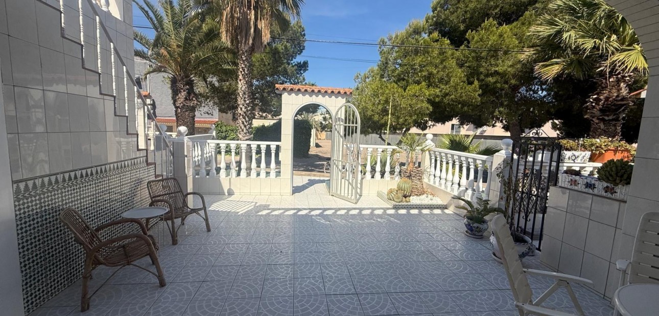 Venta - Terraced house -
Torrevieja - La Siesta - El Salado - Torreta