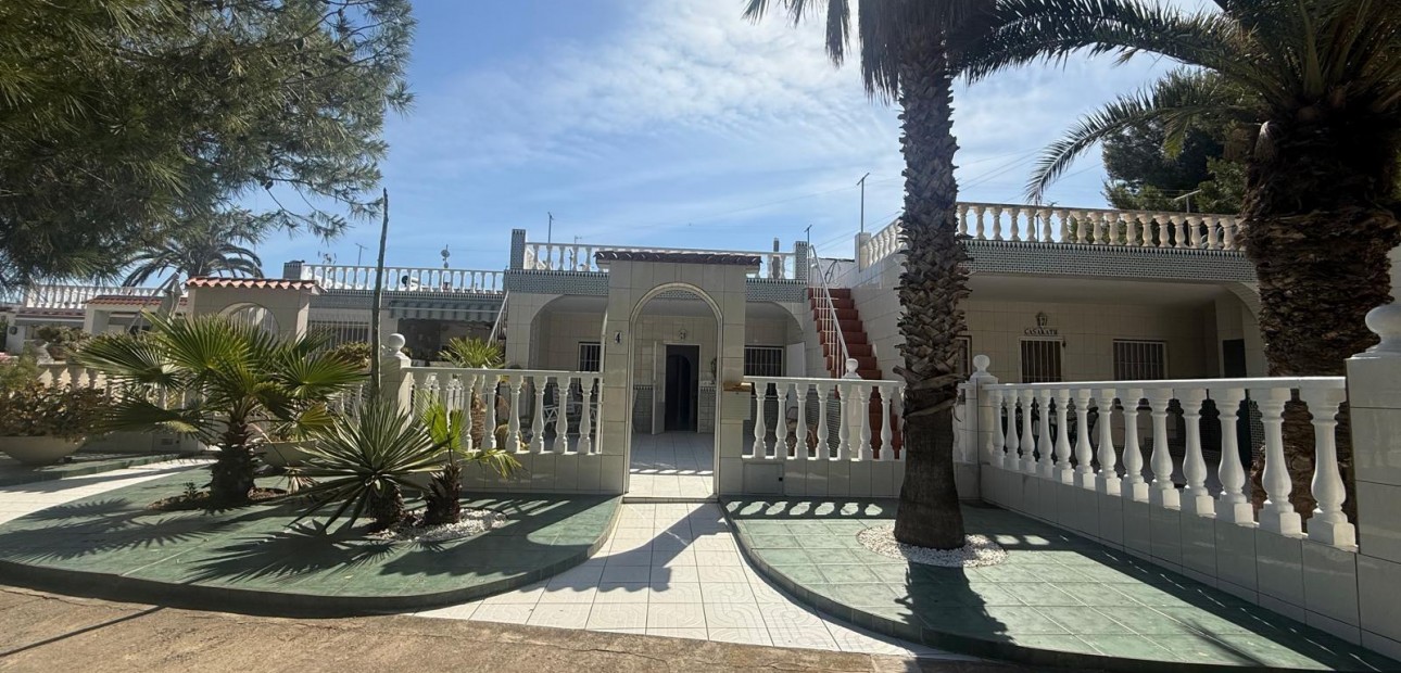 Venta - Terraced house -
Torrevieja - La Siesta - El Salado - Torreta