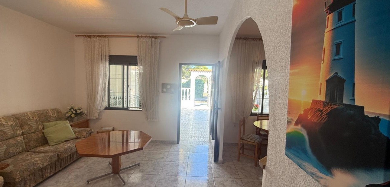 Venta - Terraced house -
Torrevieja - La Siesta - El Salado - Torreta