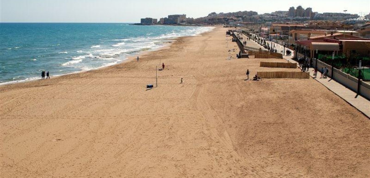 Venta - Terraced house -
Torrevieja - Los Europeos
